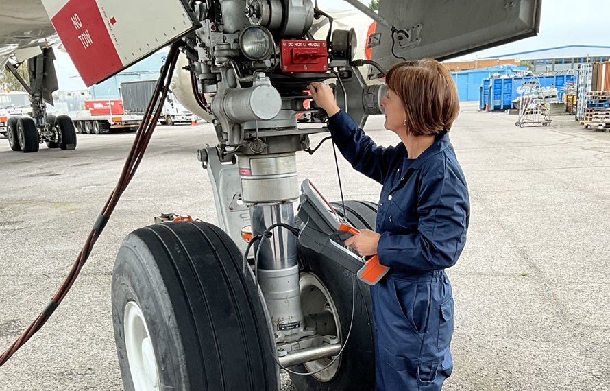 工業視頻內窺鏡在飛機檢修中的應用 工業視頻內窺鏡在飛機檢修中的應用